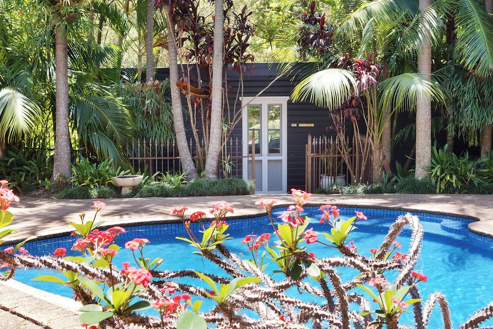 Studio, Lake View, Poolside photo 3