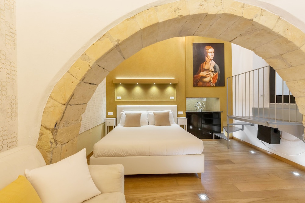 Romantic Room, 1 Queen Bed with Sofa bed, Private Bathroom, Ground Floor (Semi-basement)