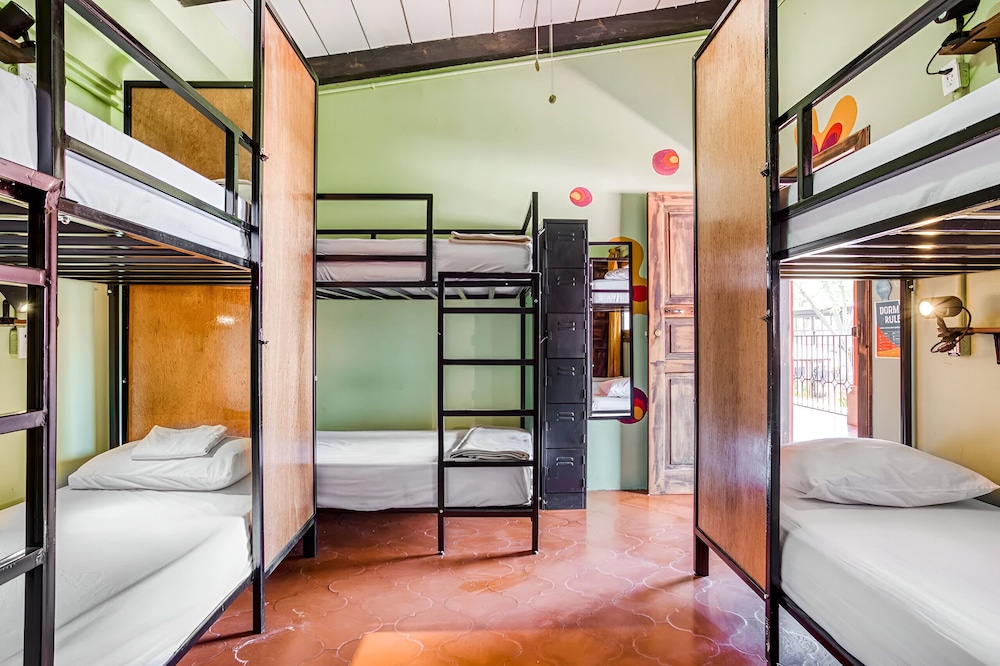 6 Bed Female Community Dorm