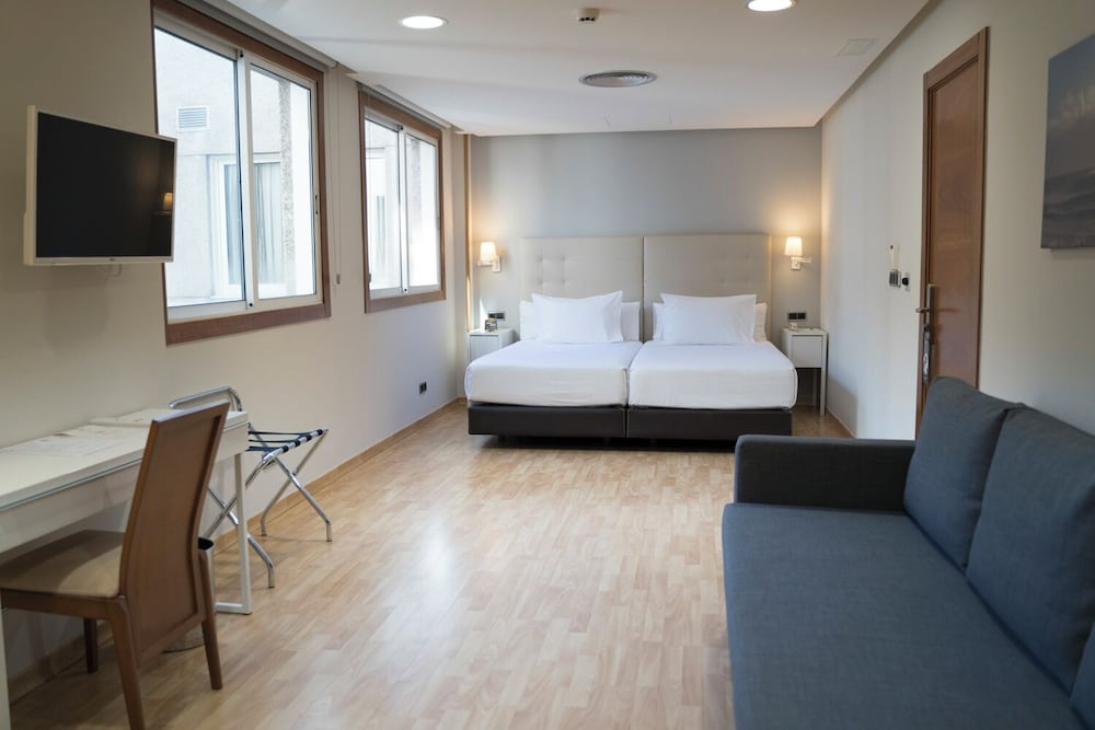 Family Room, 1 Bedroom photo 3