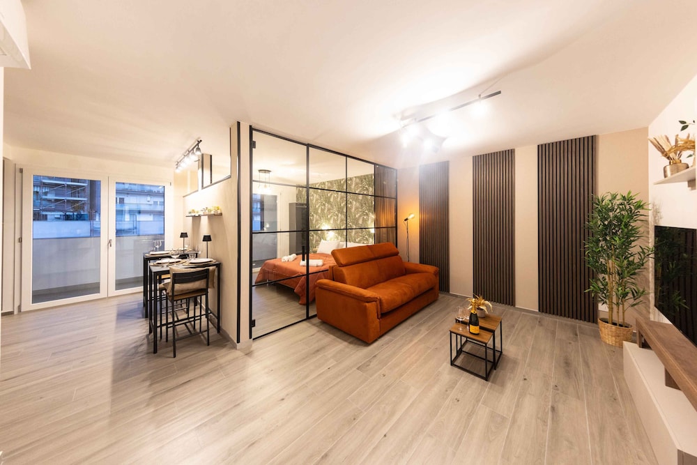 Deluxe Apartment, 2 Queen Beds, Kitchen, Courtyard View
