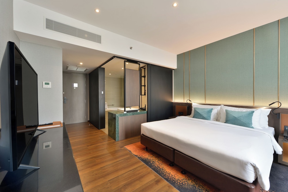 Standard Condo, 1 King Bed