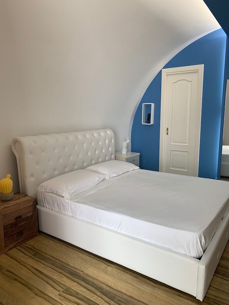 Superior Room, Multiple Beds, Smoking, Courtyard View