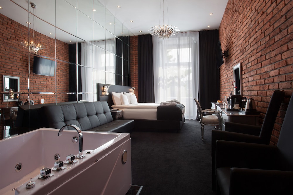 Junior Suite, Jetted Tub, City View photo 1
