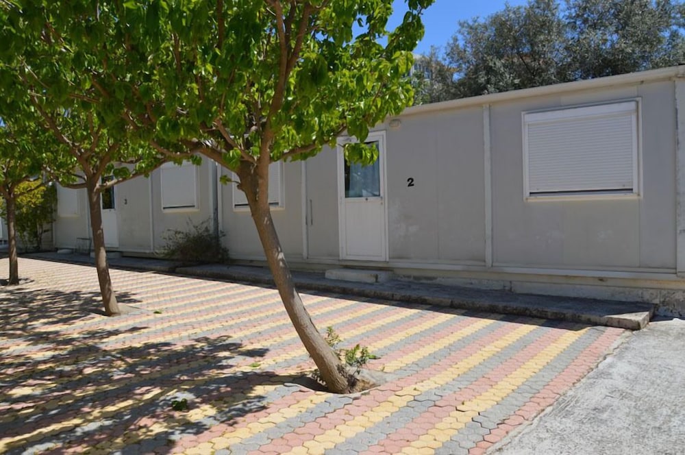 Mobile Home - Photo 11