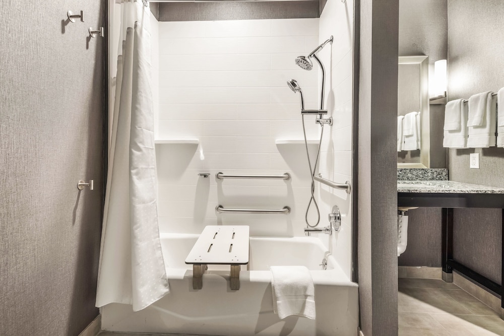 Suite, 2 Queen Beds, Accessible (Communications)