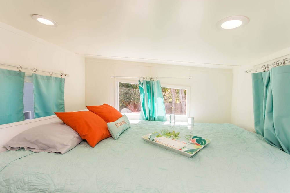 Cabin (Tiny House - Amy) photo 2