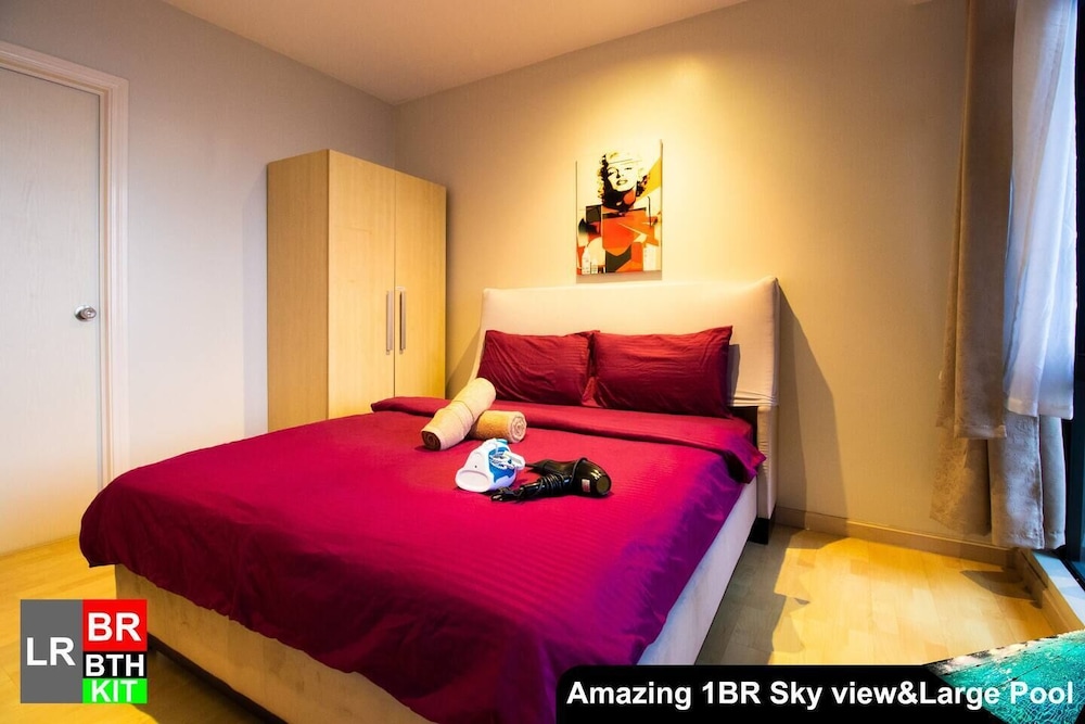 Basic Apartment, 1 Bedroom, Balcony, City View photo 2