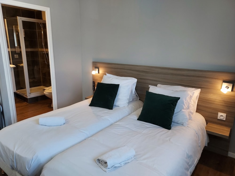四人间,三张单人床