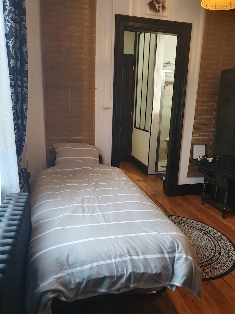 Classic Double Room, Non Smoking, Courtyard View photo 3