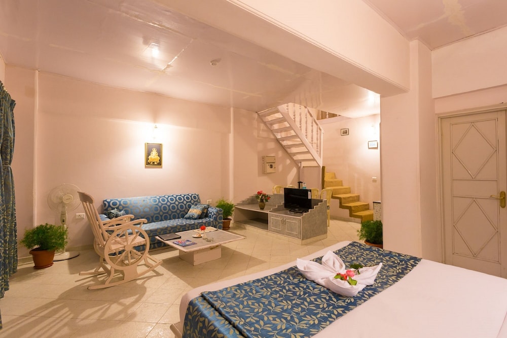Royal Executive Suite With Balcony and Valley View - Photo 4