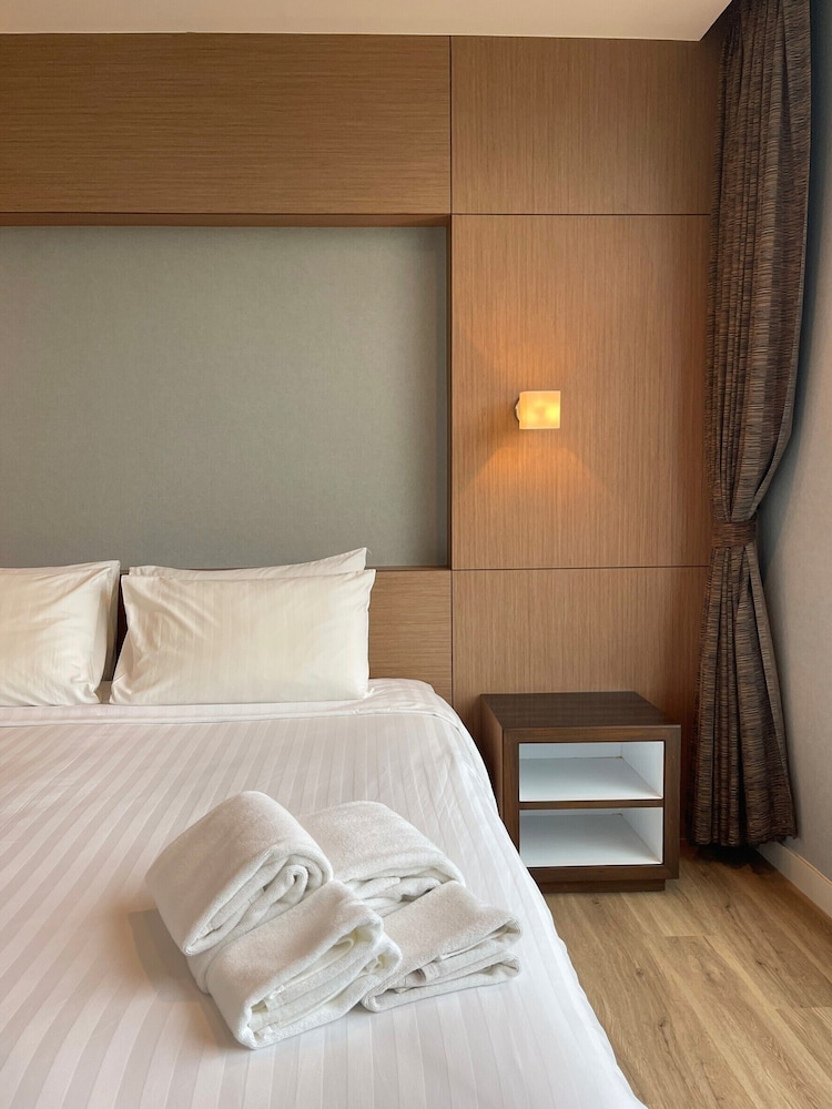 Deluxe Room - Photo 10