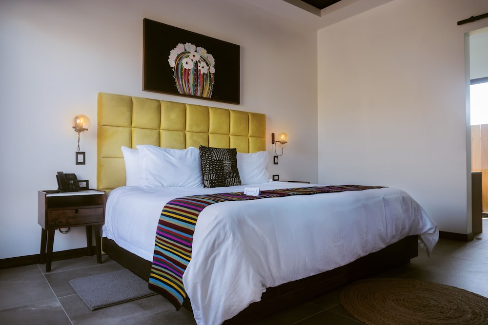 Superior Room, 1 King Bed photo 2
