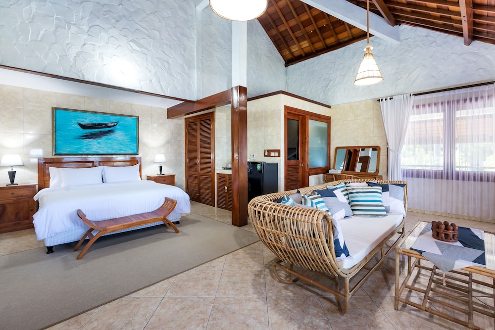 6 Bedroom Beachfront Pool Villa photo 1
