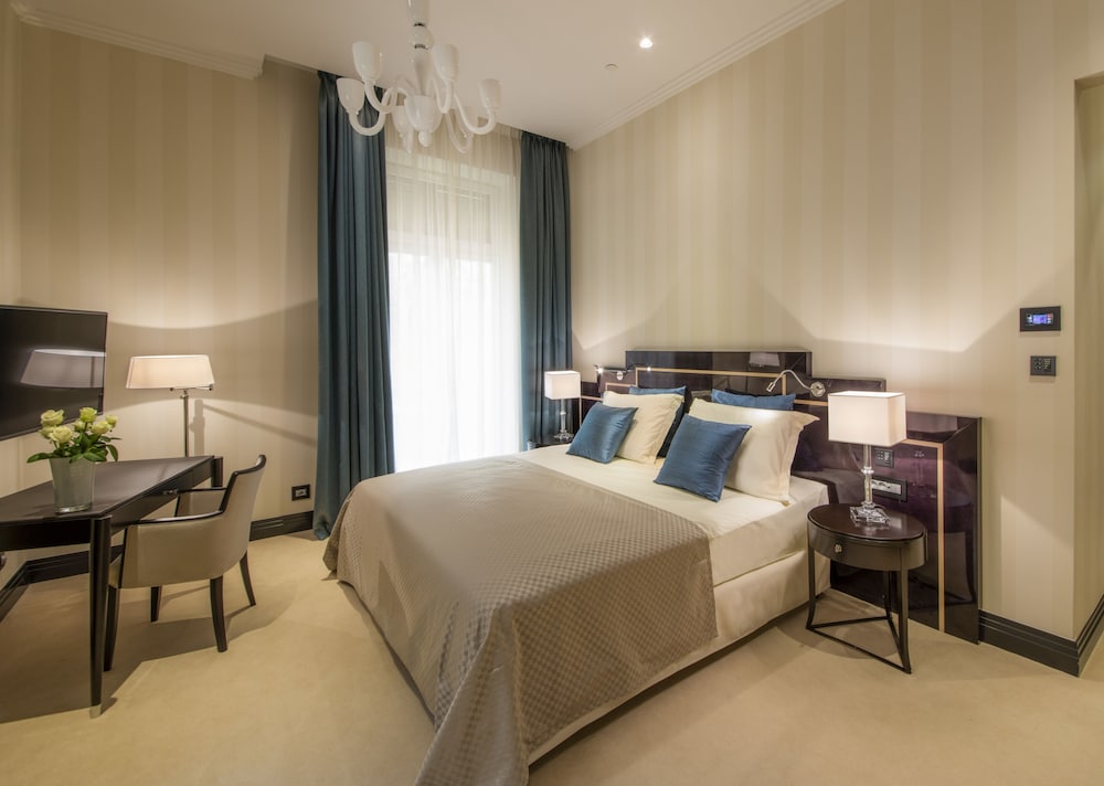 Augusta Suite with Sea View