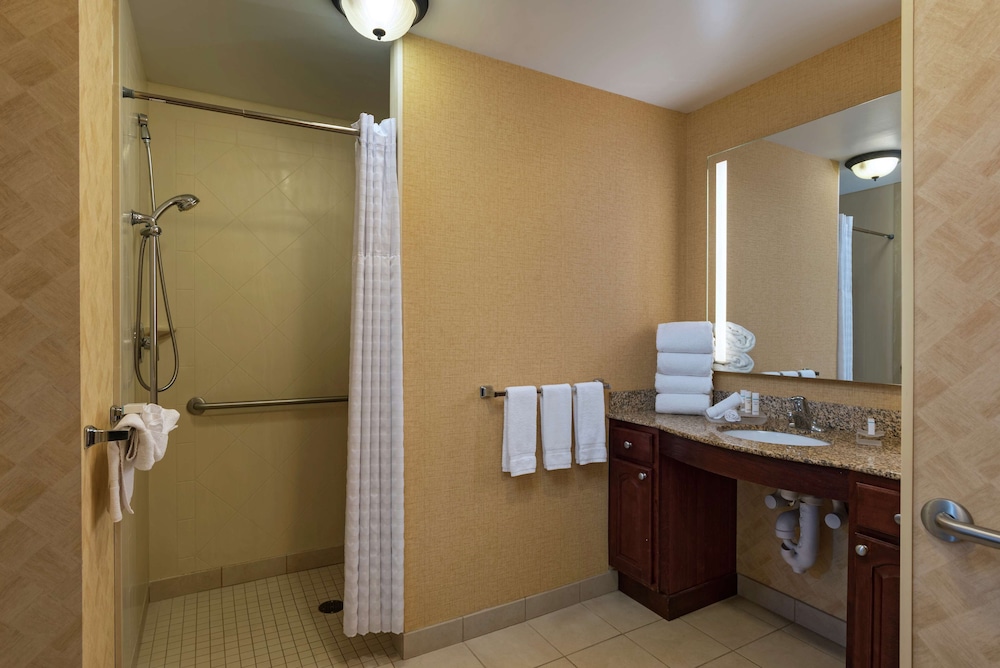Suite, 2 Queen Beds, Accessible, Non Smoking (Mobility & Hearing, Roll-in Shower) - Photo 5