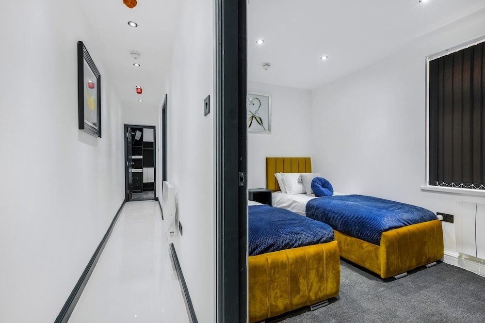 Luxury Apartment, Private Bathroom - Photo 5