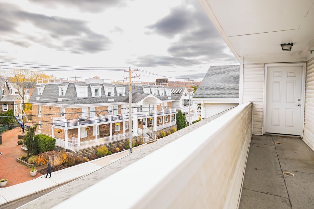 Standard Room, 1 King Bed, City View - Photo 13