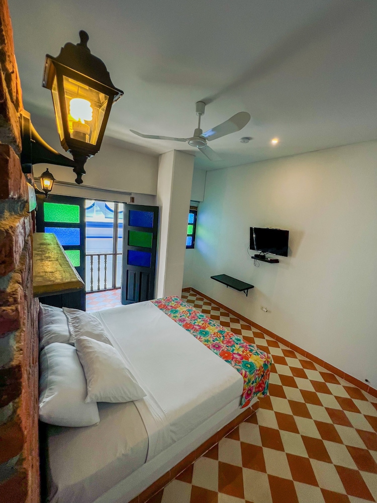 Deluxe Room, 1 Queen Bed, Non Smoking, Balcony photo 1