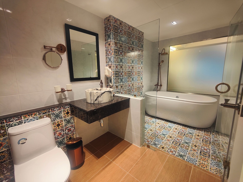 Deluxe Double Room, Bathtub photo 3