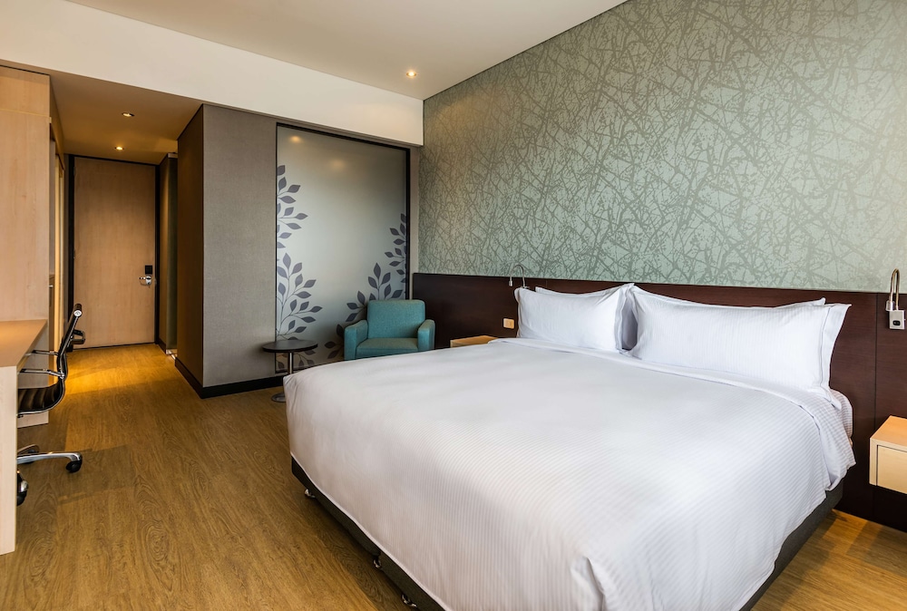 Room, 1 King Bed - Photo 10
