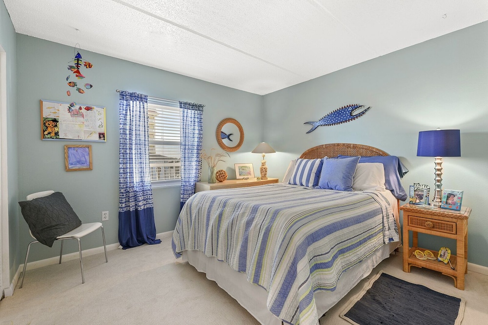 Condo, Multiple Beds, Beach View (#403 - No Pets) photo 2
