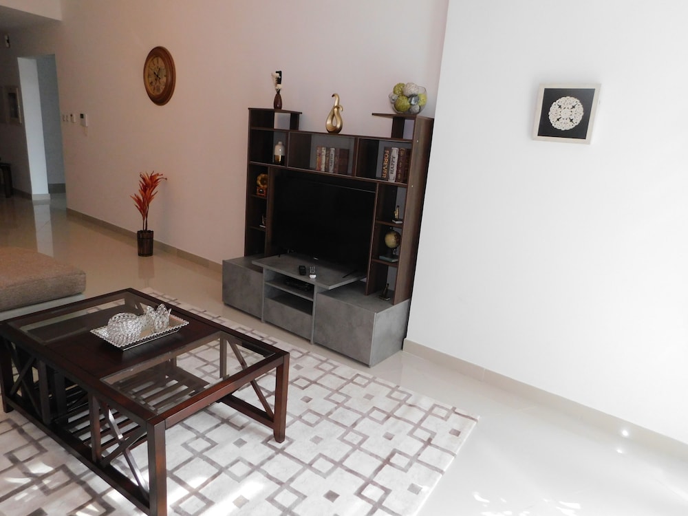 Apartment, 2 Bedrooms, Marina View, Ground Floor photo 3