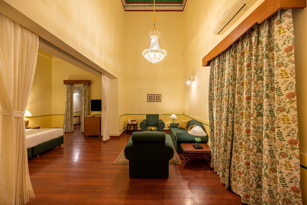 Royal Suite - Photo 2