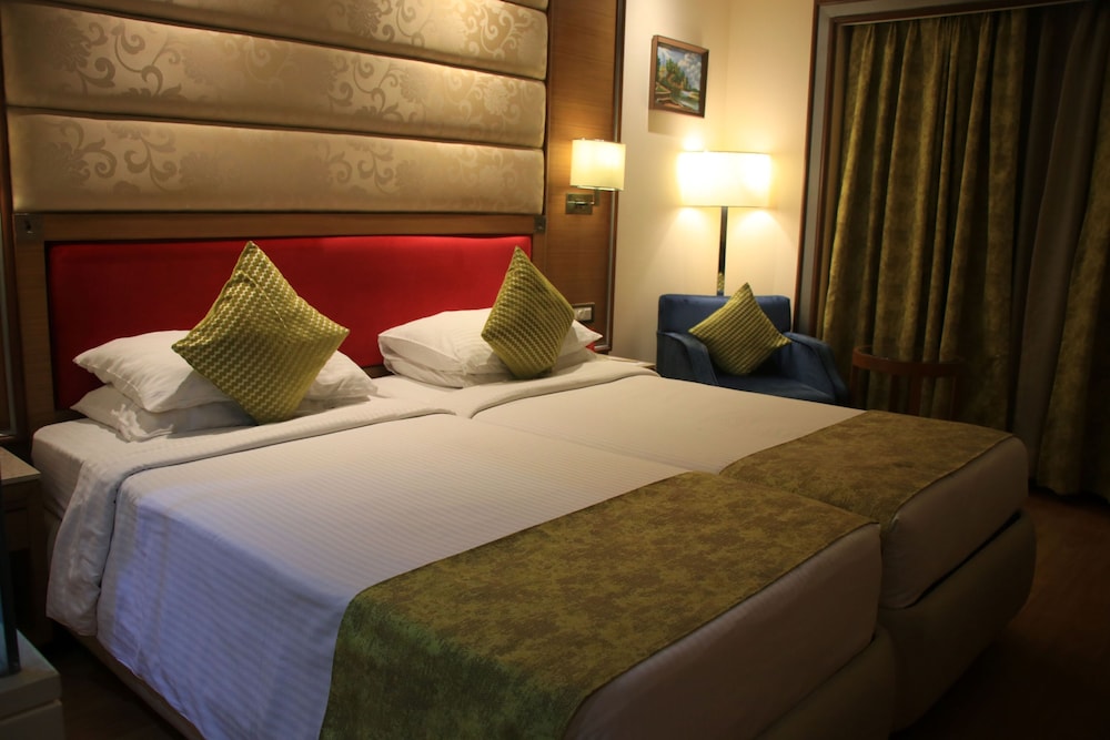 Deluxe Double Room, 1 King Bed, City View photo 3