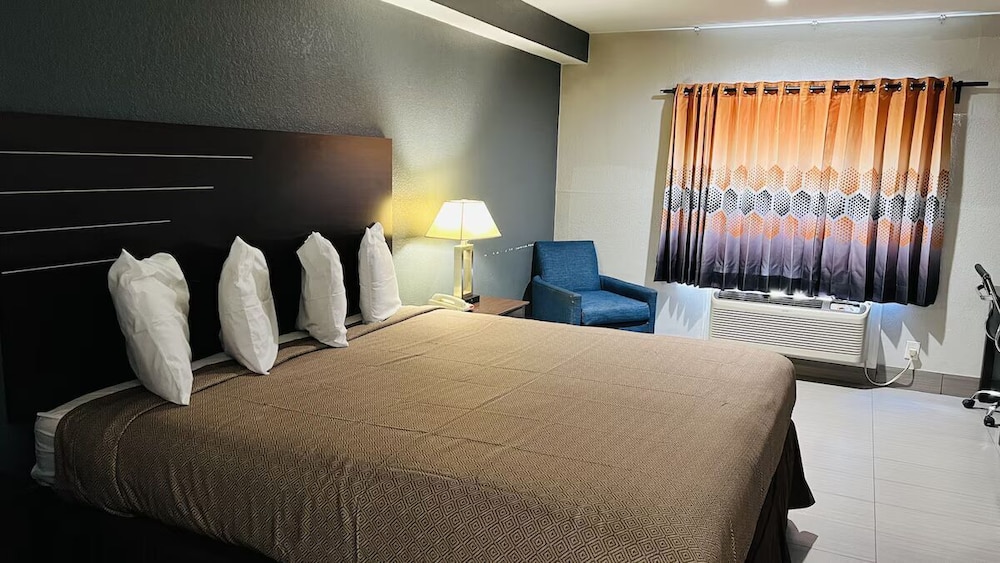 Room, 2 Double Beds, Non Smoking - Photo 8