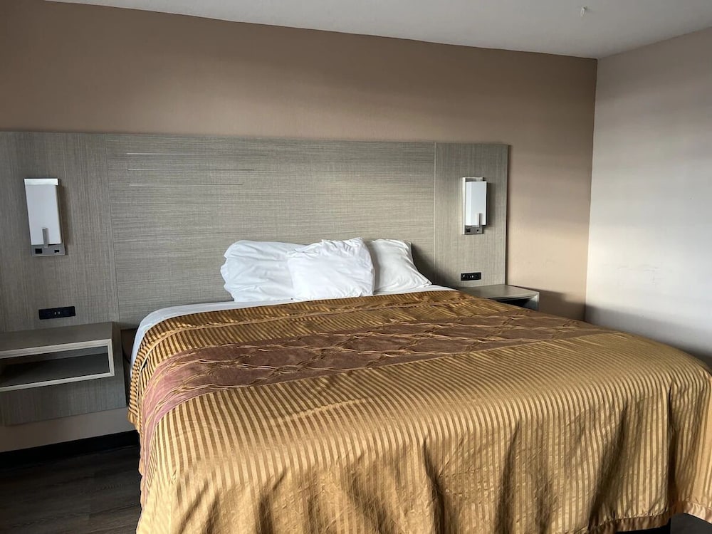 Deluxe Room, 1 King Bed, Non Smoking photo 1