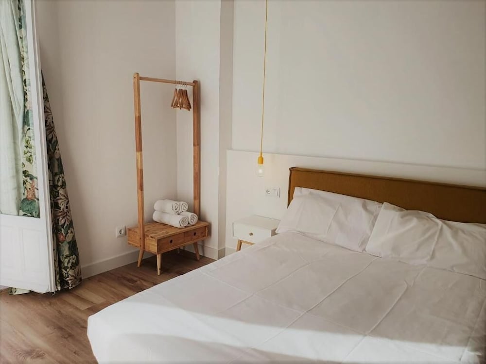 Deluxe Double Room, 1 Double Bed - Photo 2