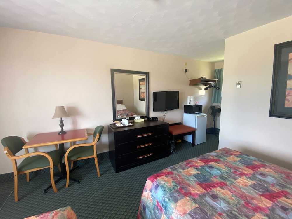 Room, 2 Double Beds, Mountain View photo 2