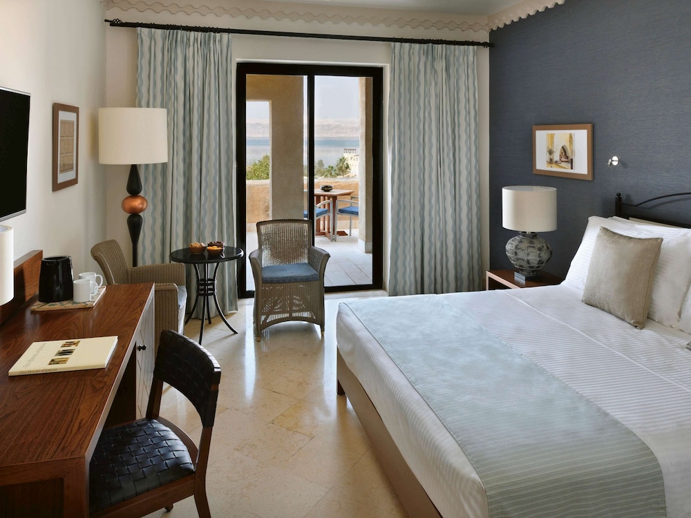 Deluxe Room, 1 King Bed - Photo 1