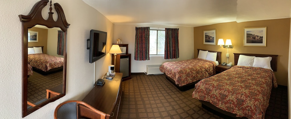 Standard Room, 2 Double Beds, Smoking photo 3