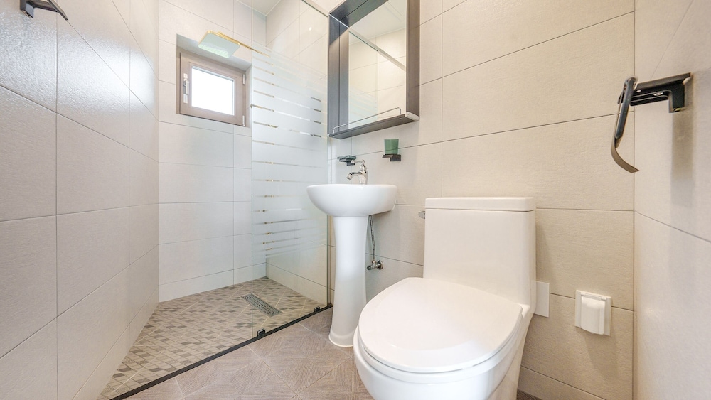 Basic Room, 1 Bedroom (Room 303) - Photo 8