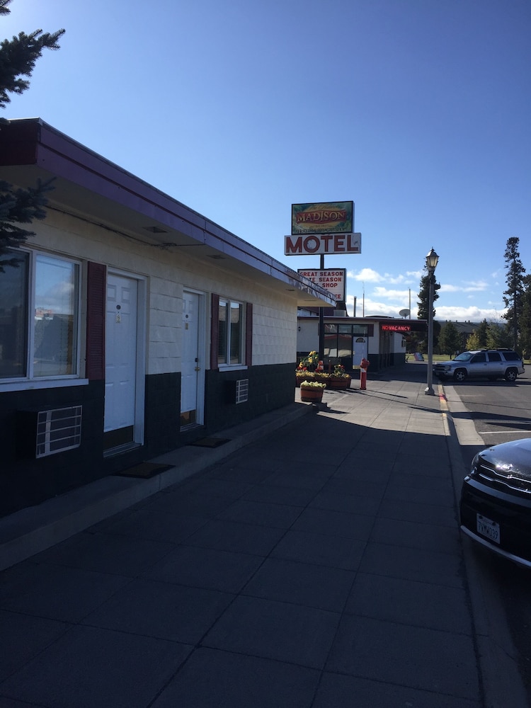 Motel, Fishing Bridge (117) - King, Private Bath, Tub/Shower, TV, MW, F, Street side photo 3