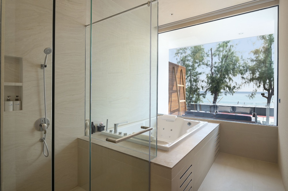 Grand Suite Seaview with Jacuzzi - Photo 5