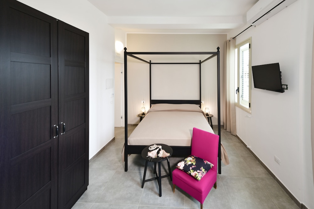 Suite Double Room With Jacuzzi & Infrared Sauna
