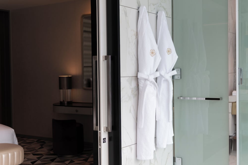 Executive Suite Twin, Non Smoking - Photo 10