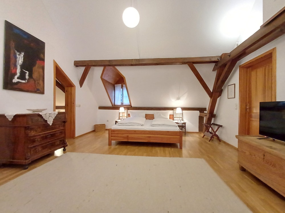 Deluxe Suite, Balcony, Courtyard View