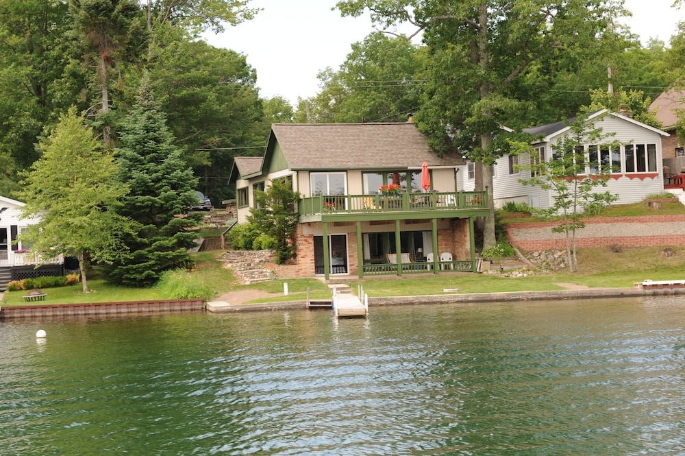 Cabin 10, Lakefront photo 1