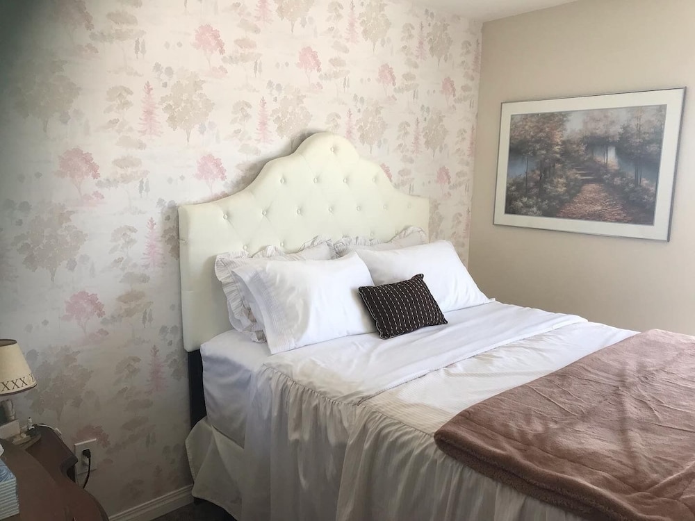 Standard Room, 1 Queen Bed photo 1