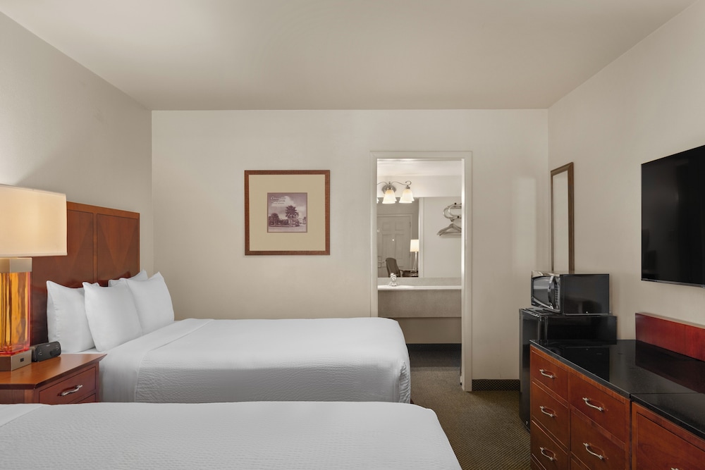 Room, 2 Queen Beds, Non Smoking - Photo 1