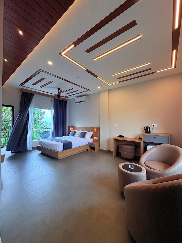 Deluxe Double Room, Balcony, Courtyard View photo 3