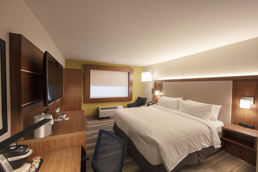 Standard Room, 1 King Bed, Accessible Bathtub (Mobility) - Photo 2