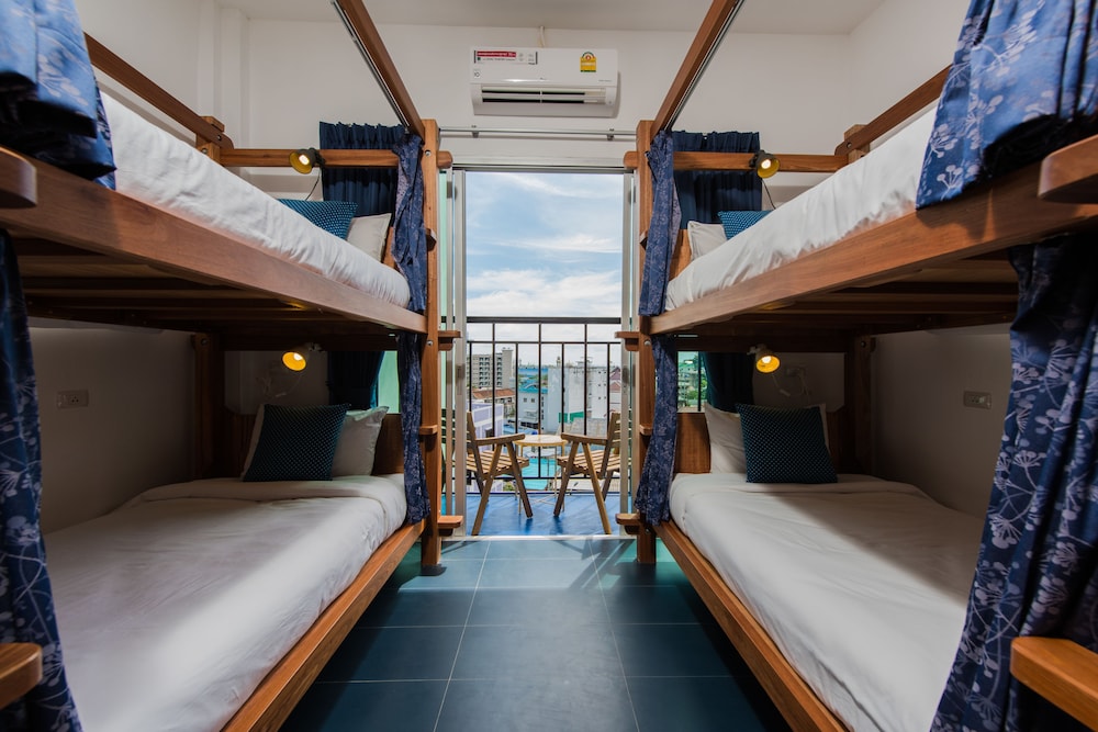 Deluxe Quadruple Room, Mixed Dorm, Smoking, Sea View