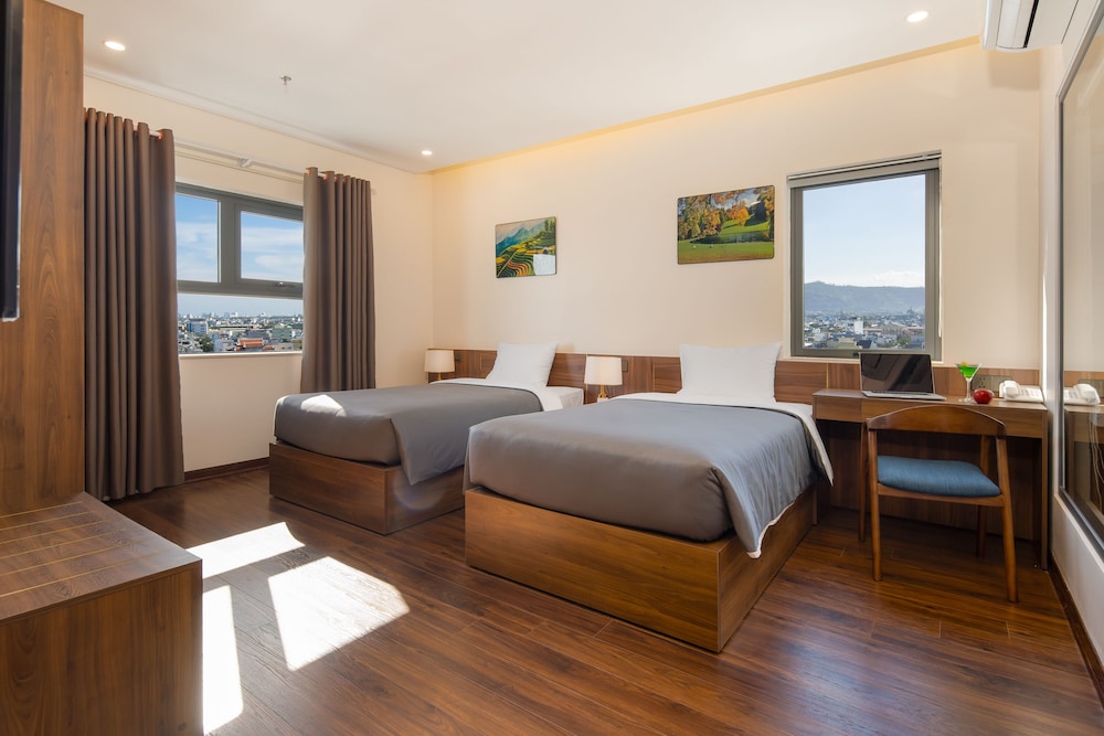 Deluxe Partial Ocean Suites Twin