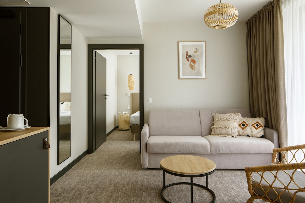One-Bedroom Apartment - Photo 1