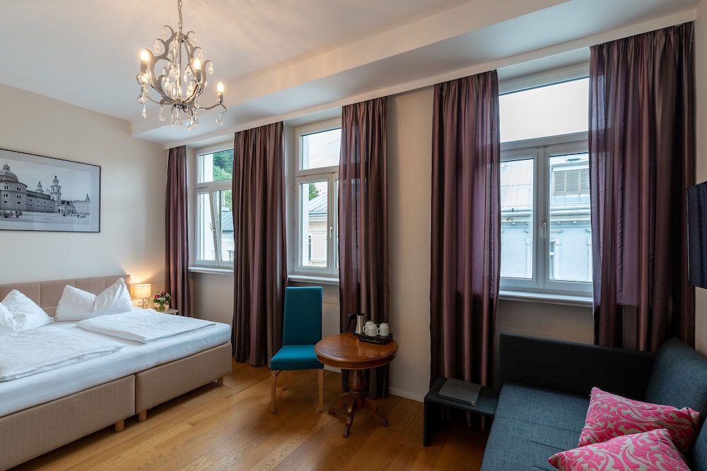 Standard Double Room, 1 King Bed, Non Smoking (Residence) photo 2